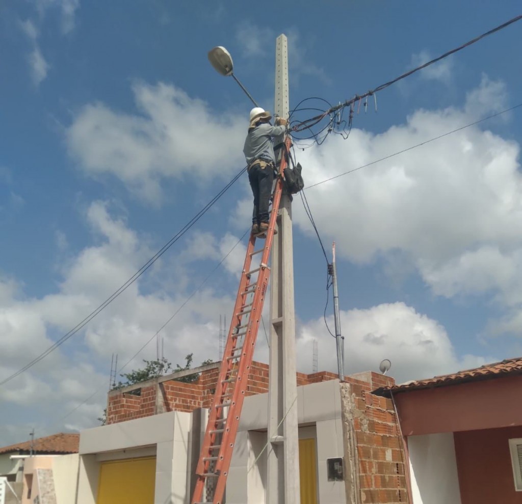 Prefeitura de Poço Dantas realiza manutenção da rede de iluminação pública em todo o município