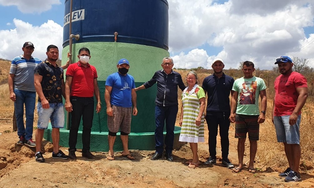 Prefeito Itamar Moreira visita mais uma comunidade de Poço Dantas com Sistema de Abastecimento D’água concluído.